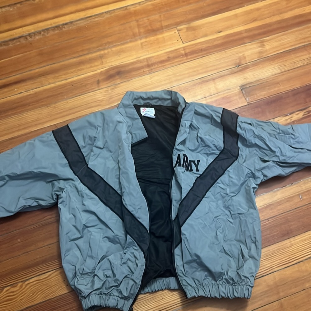 Two Old school Army PT Jackets, Sizes are XL and XXL - Picture 3 of 6